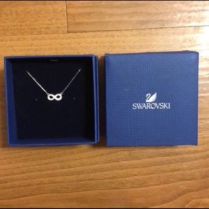 🌸NEW🌸 Swarovski infinity necklace